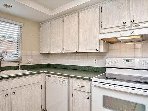 3rd image of 4510 Overlook Dr NE APT 120