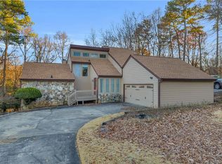 1616 Maple Ridge Dr, Suwanee, GA 30024