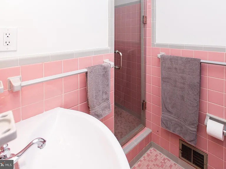 3163 Patrick Henry Dr — Photo 15