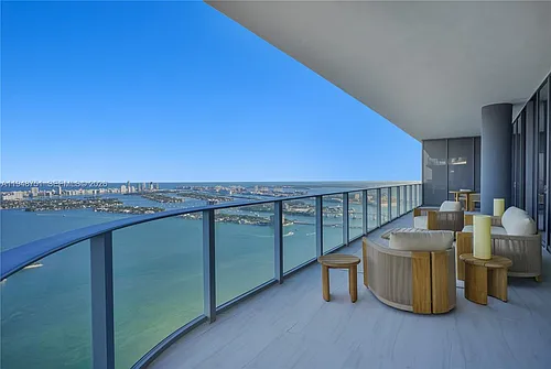 700 NE 24th St #Penthouse 5801 Photo 1 700 NE 24th St #Penthouse 5801 Photo 1