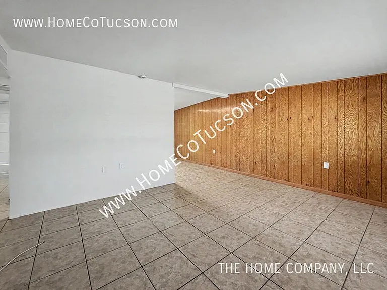 1430 E Iowa Dr — Photo 4