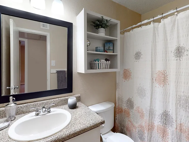 Tower Park Apartments — Photo 17