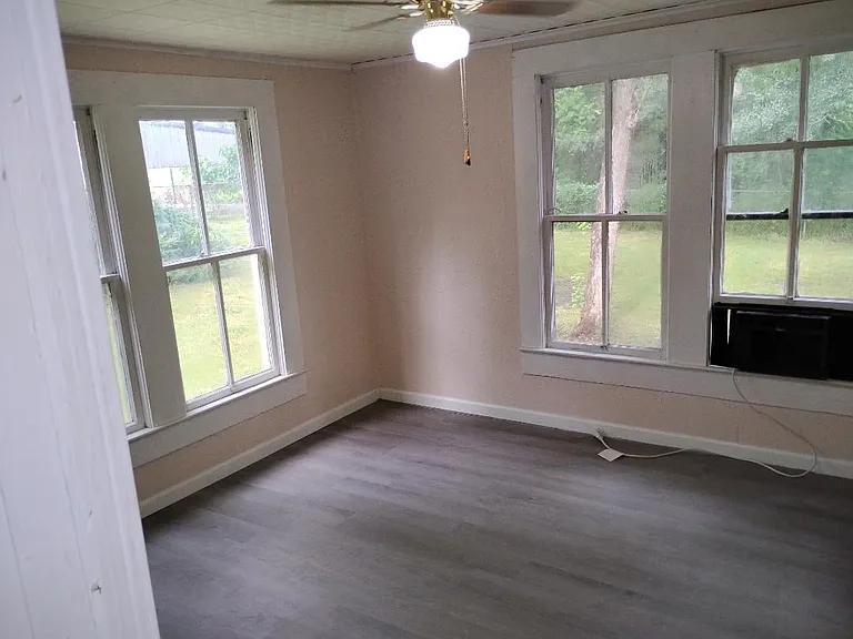207 N Elizabeth Ave — Photo 6