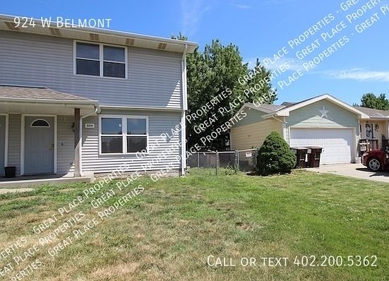 2nd image of 924 W Belmont Ave