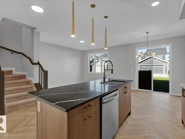 8290 Kiriak Loop, Edmonton, AB T6W 5S2
