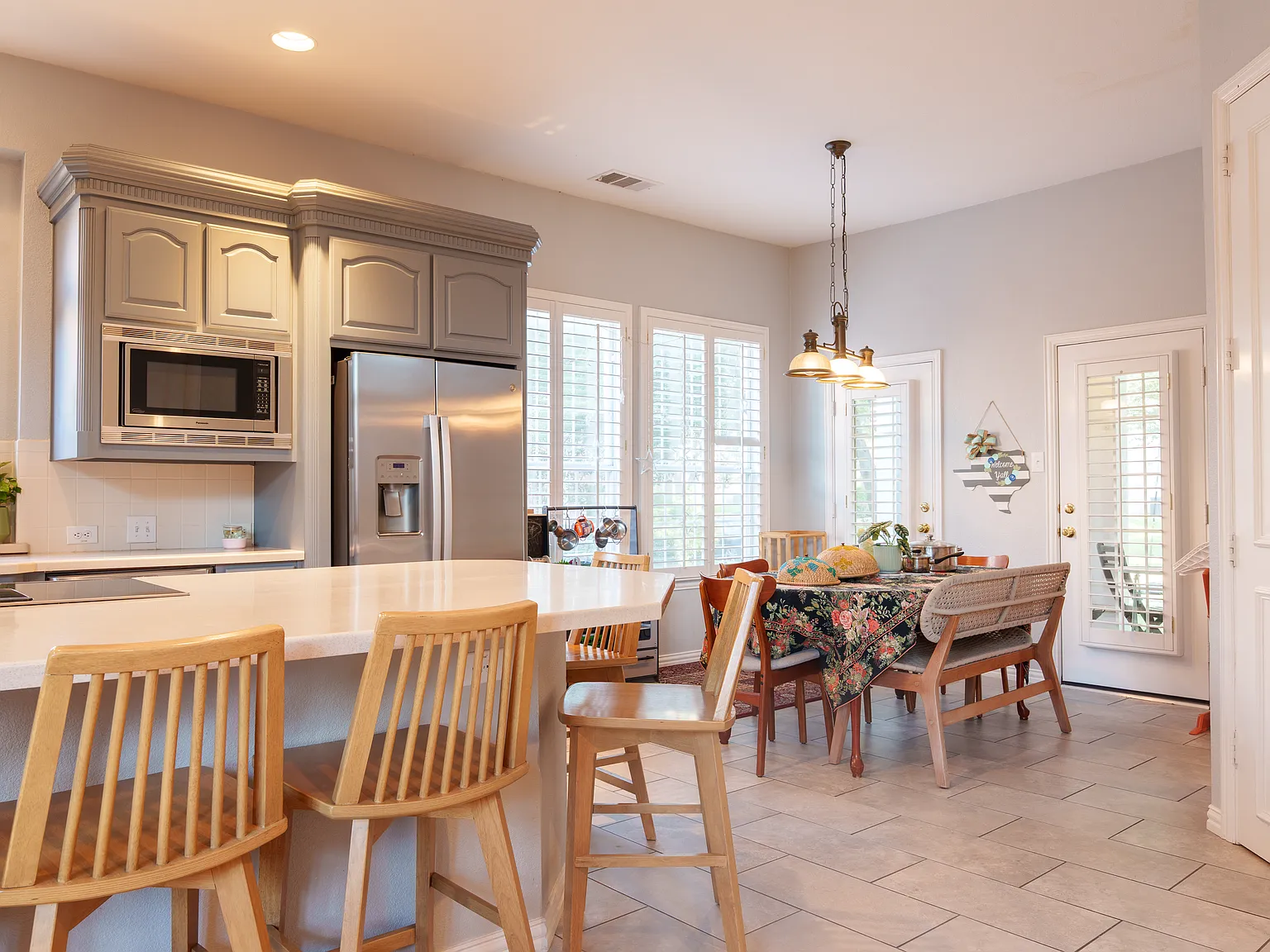 4 bed, 3499 sqft, $4,200 — Photo 1