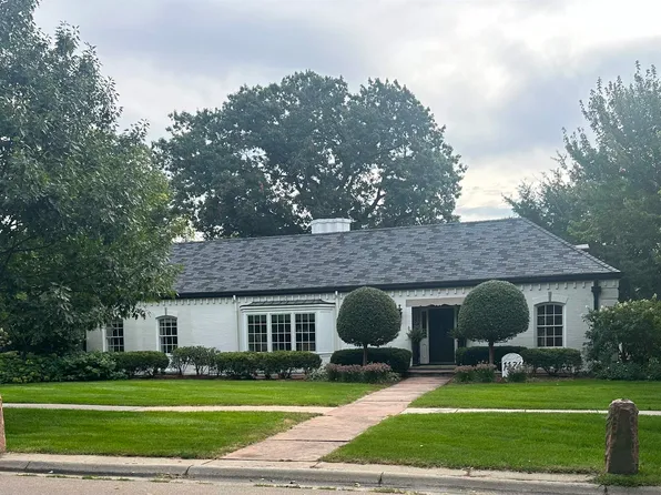 1124 N Lincoln Ave, Hastings, NE 68901