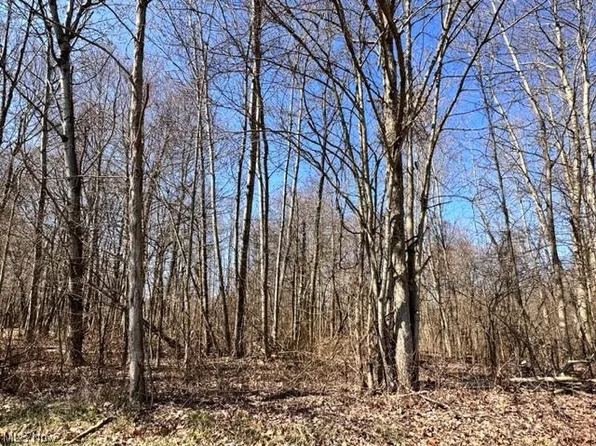 2400 State Line Rd, Hubbard, OH 44425