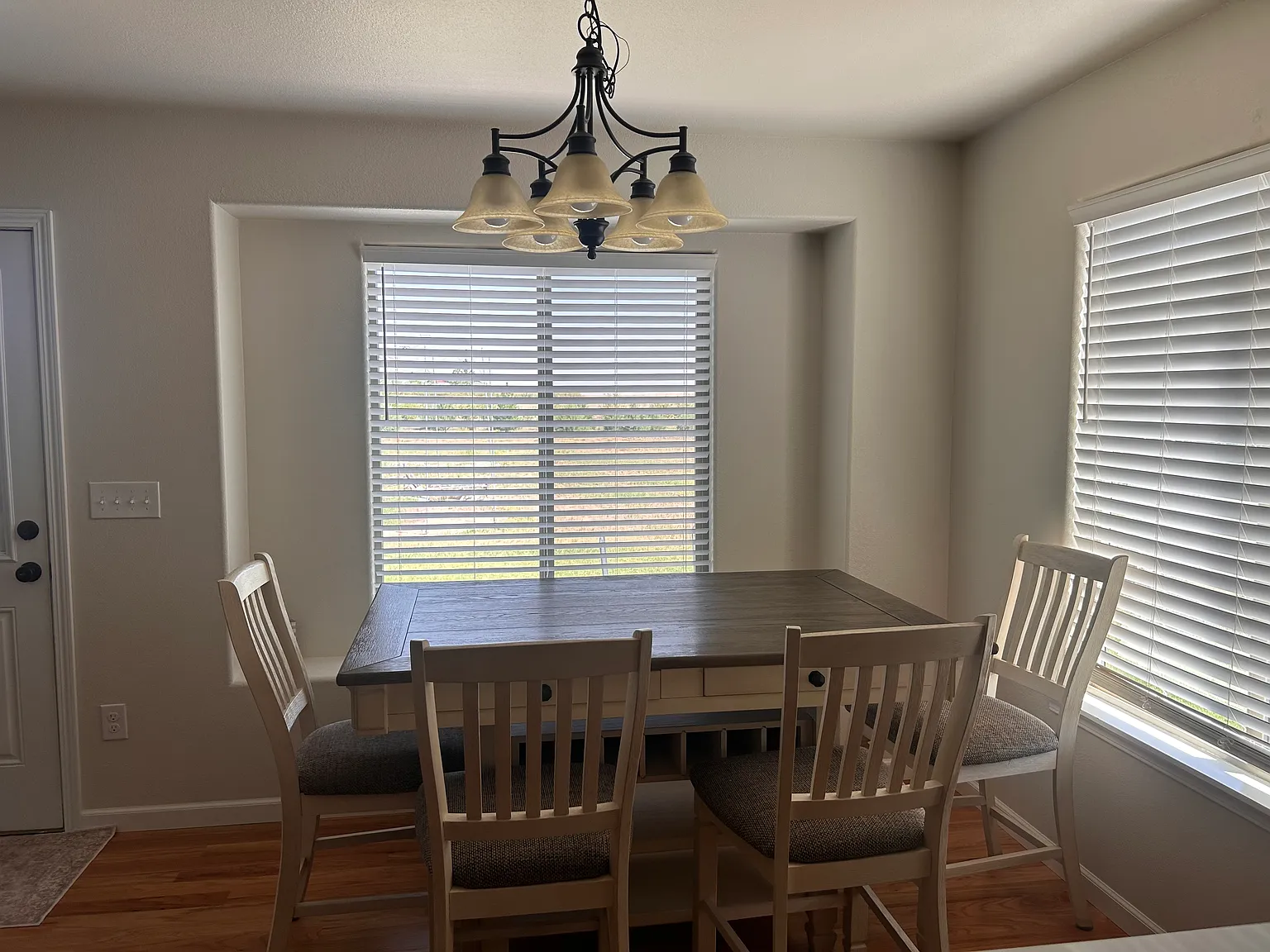5 bed, 2710 sqft, $3,700 — Photo 4
