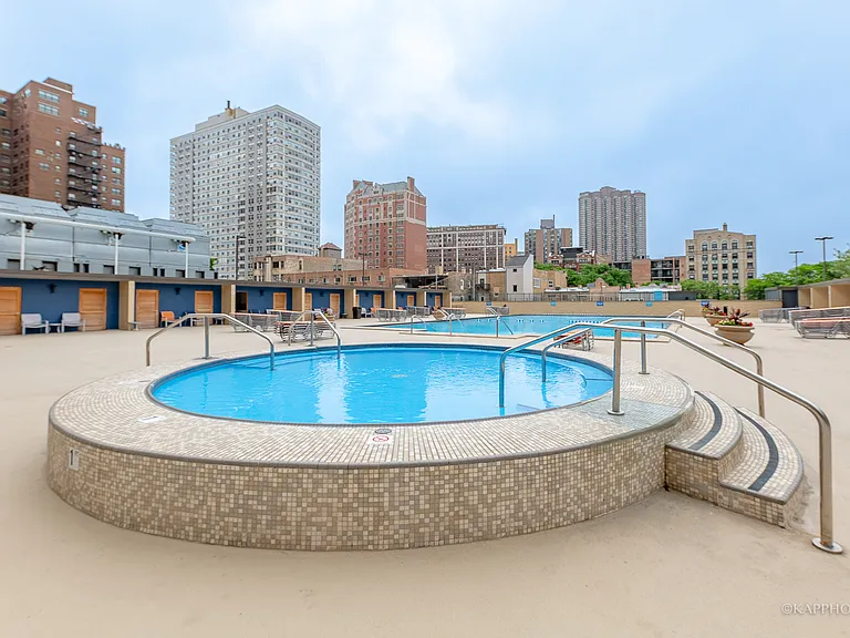 655 W Irving Park Rd #1417 — Photo 27