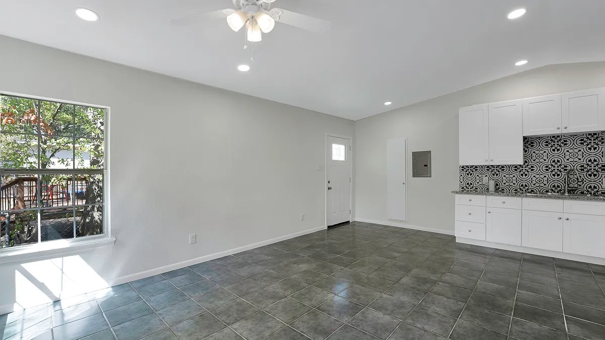 542 Thorain Boulevard - 2 — Photo 1