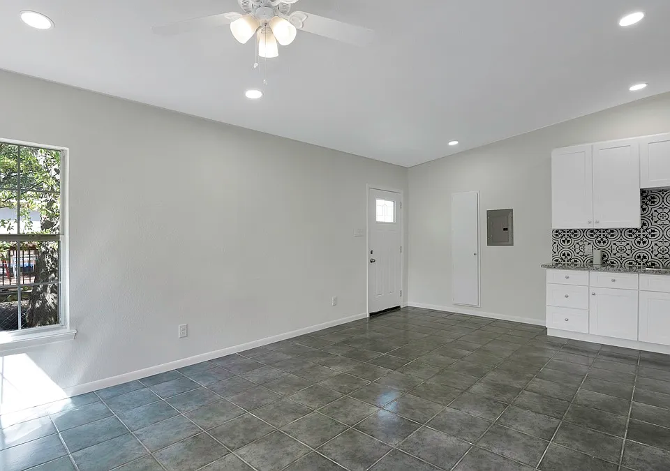 542 Thorain Blvd #2
