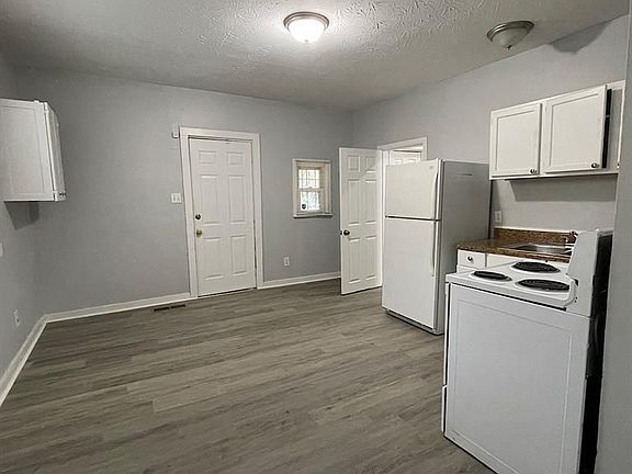 5th image of 51 Schiller St