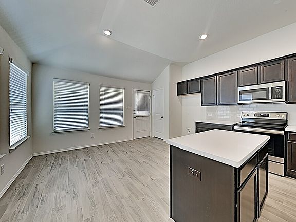 5th image of 6833 Woodlawn Dr