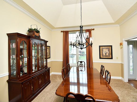 5th image of 20585 Carlton Ct