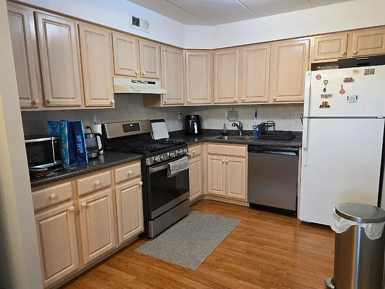 4010 Greenway Dr #20 — Photo 6