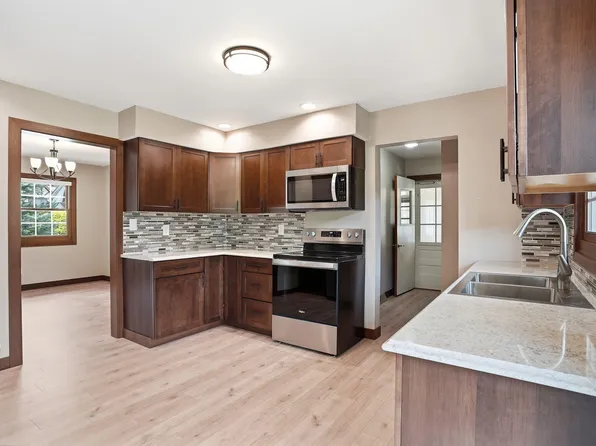 2428 Willow Ln, Cedar Falls, IA 50613