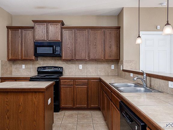 5th image of 22480 Windsor Ct