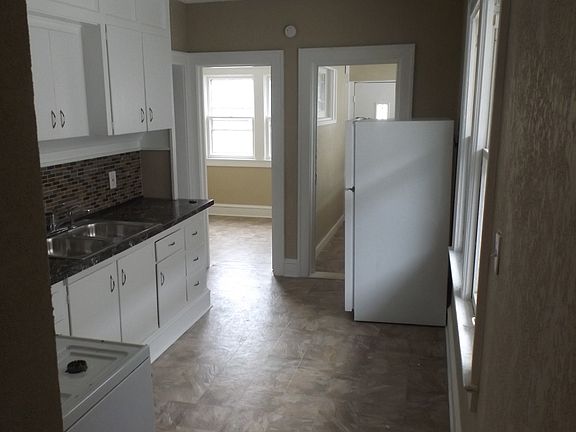 3rd image of 4005 College Ave