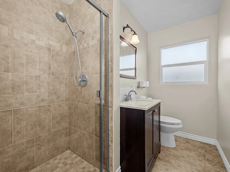 2260 Altadena Ave — Photo 16