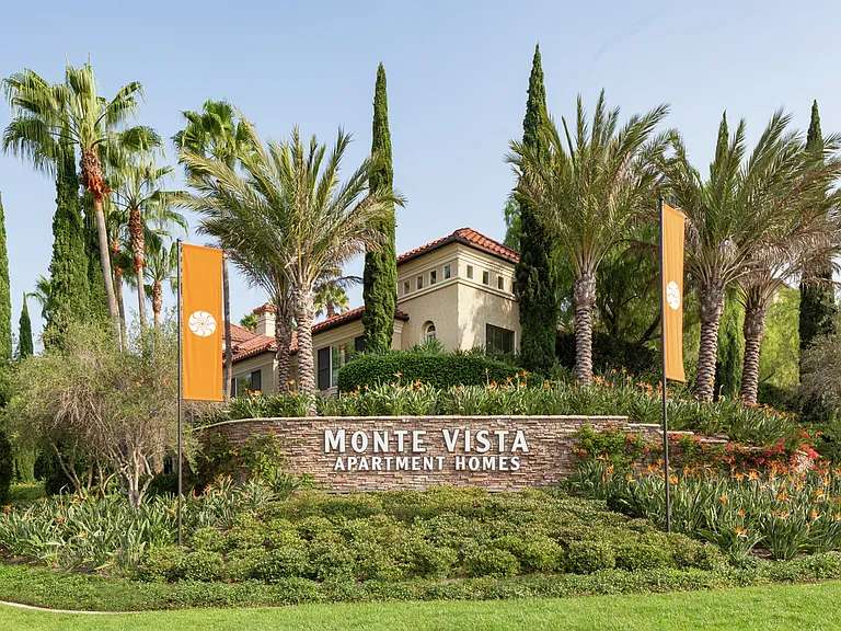 Monte Vista Apartment Homes — Photo 13