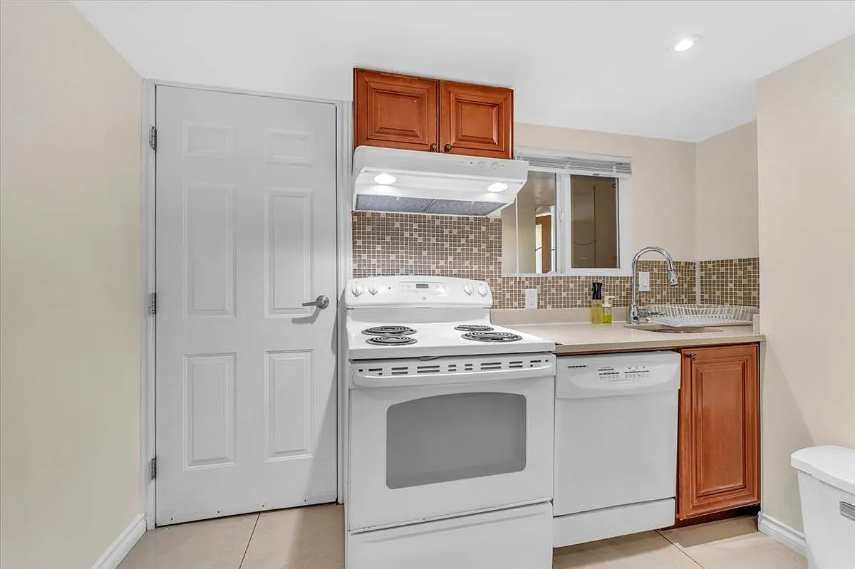 2 bed, 900 sqft, $2,500 — Photo 3