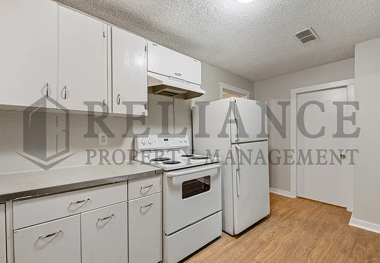 1501 S Walnut St — Photo 16