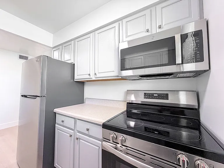 1100 S Broadway #205 — Photo 13