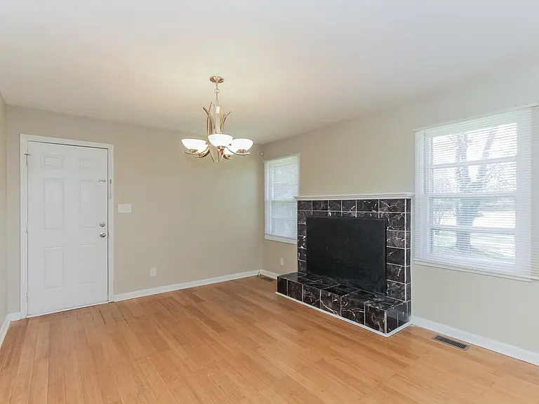 3304 Sunset Rd — Photo 4