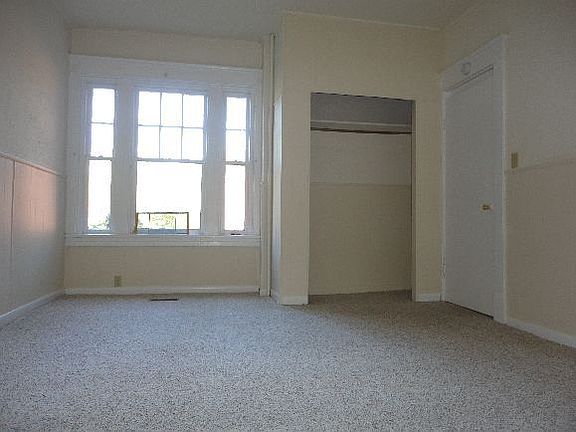 Master Bedroom w/ walk in closet