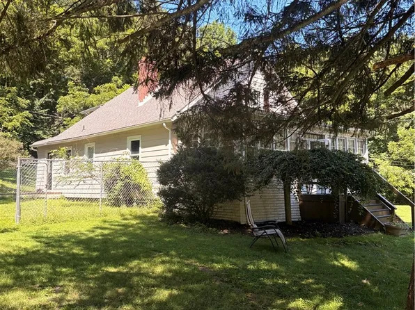 144 Calvert Ln, New Castle, PA 16101