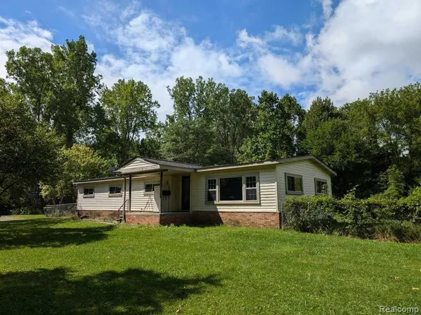 1016 Roulo St, Van Buren Township, MI 48111