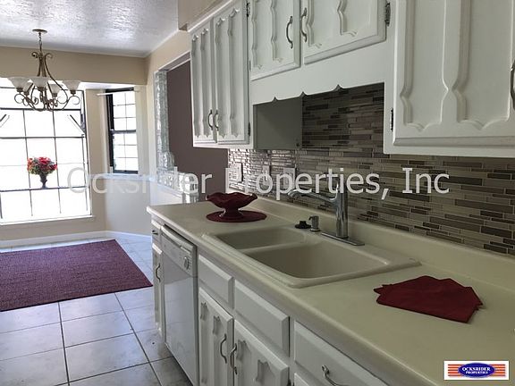 2nd image of 924 Turner Dr NE