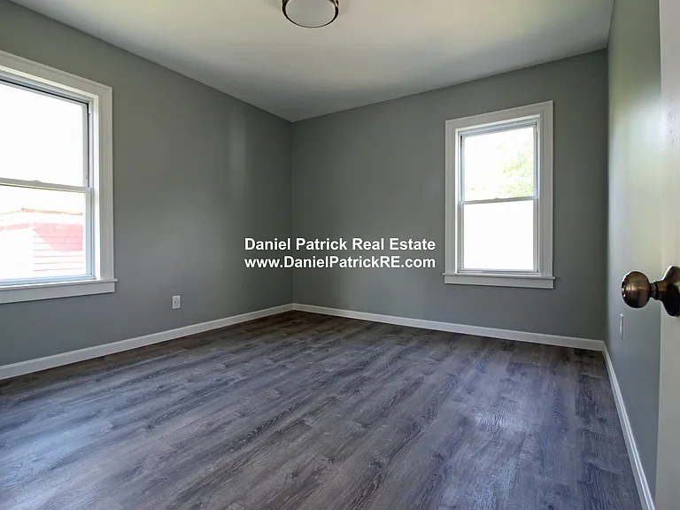 125 Grove St #2 — Photo 6