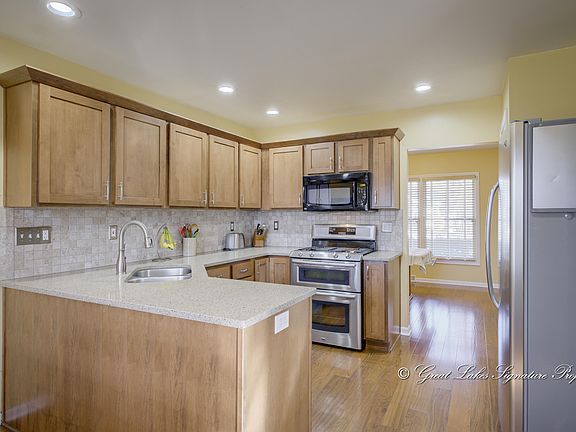 4th image of 102 Windflower St NE
