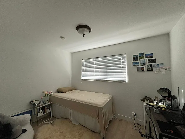 877 Darrell St — Photo 6