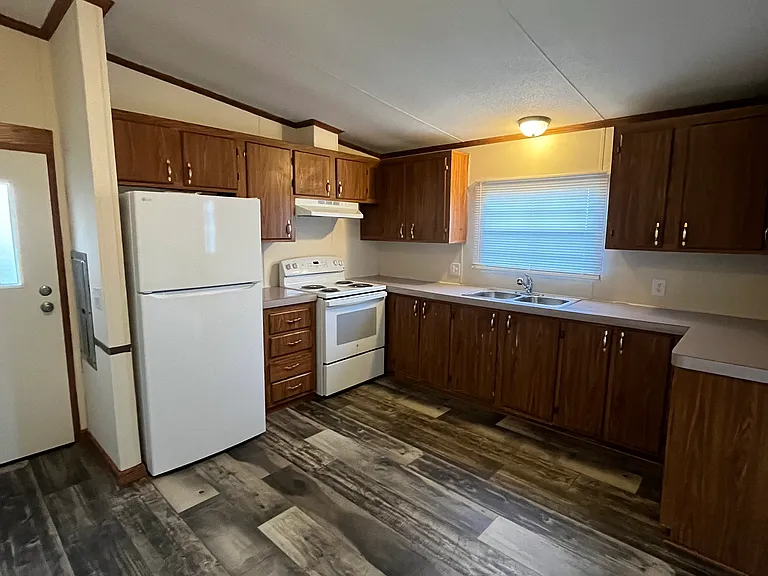 130 Paige Dr — Photo 3