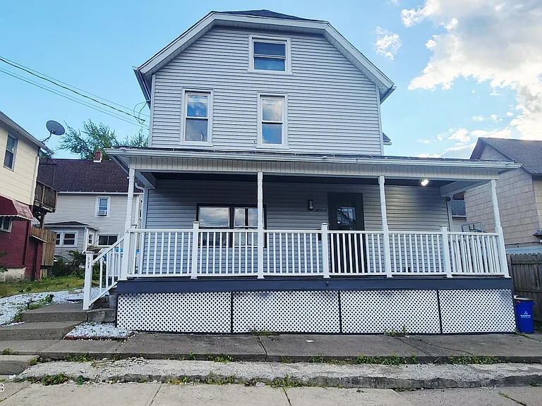 110 Ash St — Photo 1