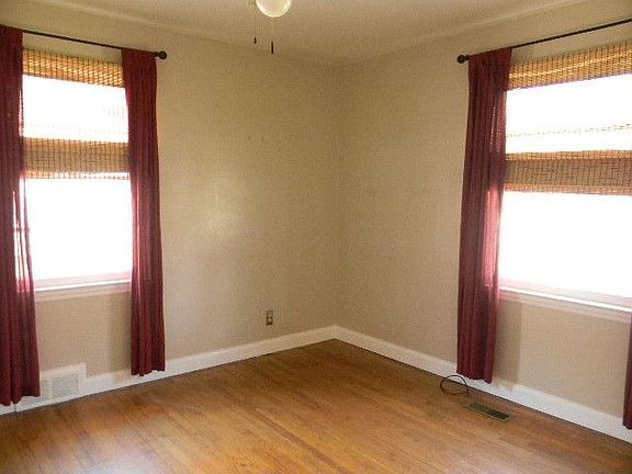 4th image of 2313 Lawndale Dr