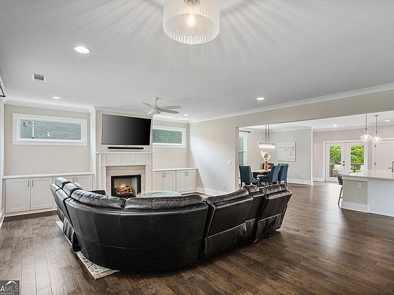 4th image of 518 Oak Dr