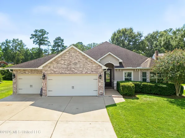 8816 Kailua Pl, Diamondhead, MS 39525
