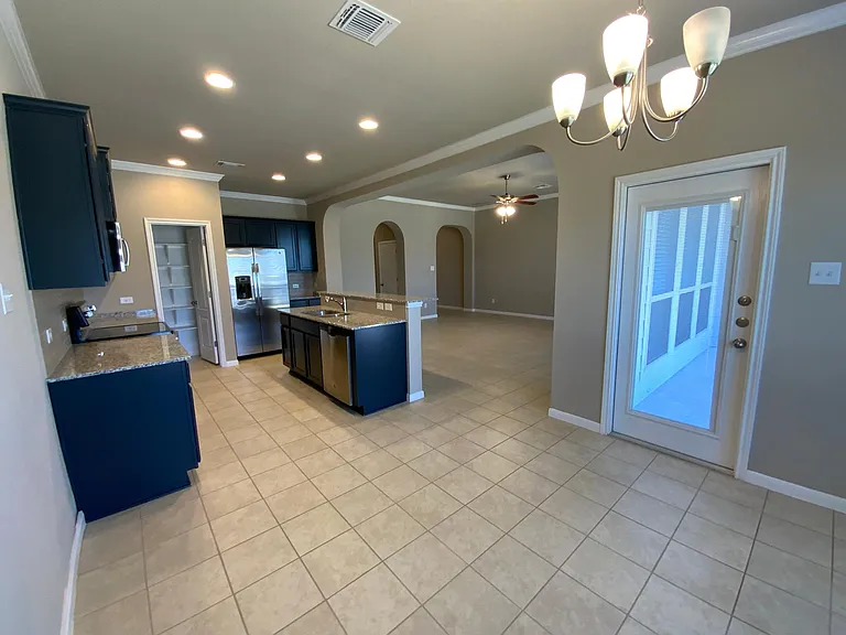 822 Wyndcrest Dr — Photo 3