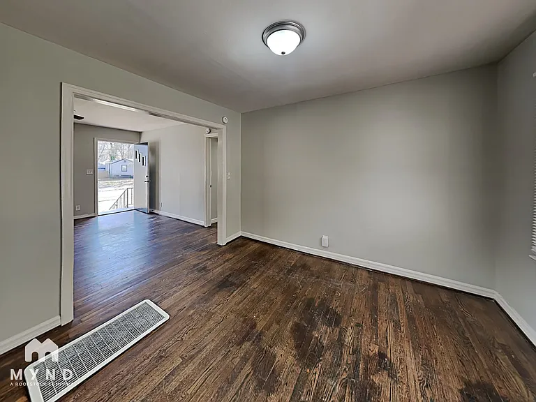 924 Parkway Dr — Photo 9