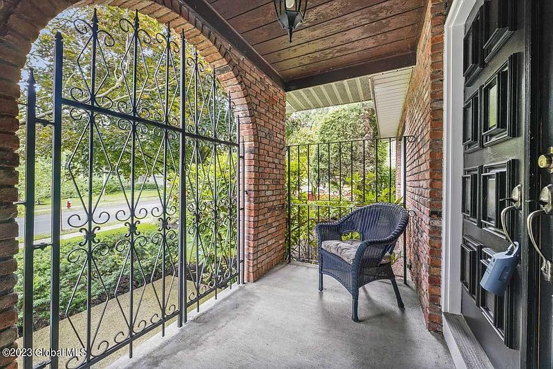 4th image of 156 Milner Avenue