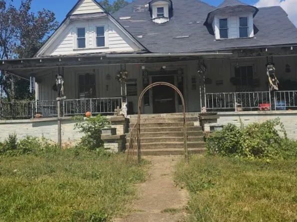 210 N 14th St, Lanett, AL 36863