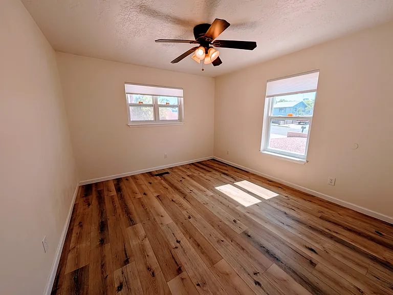 1404 Kit Carson Dr — Photo 11