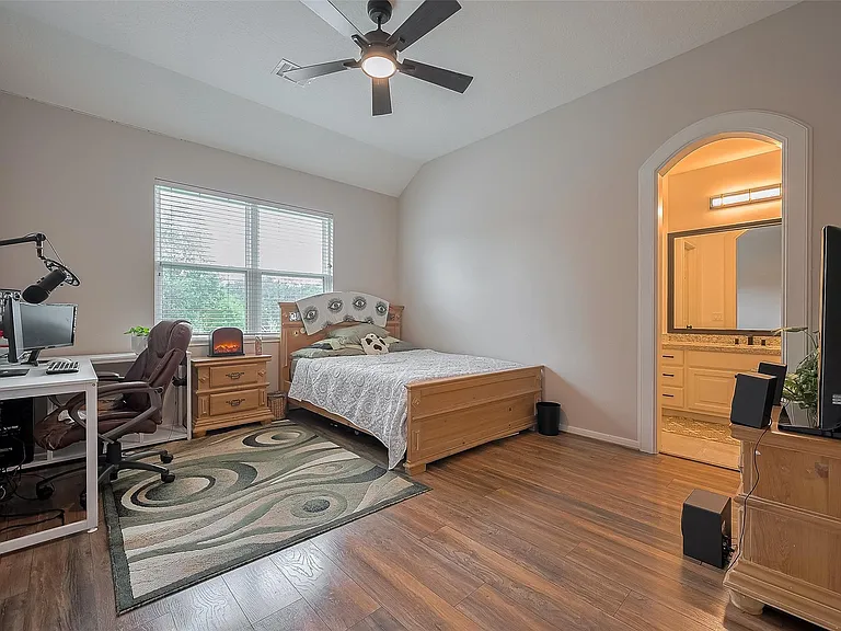 11826 Legend Manor Dr — Photo 32