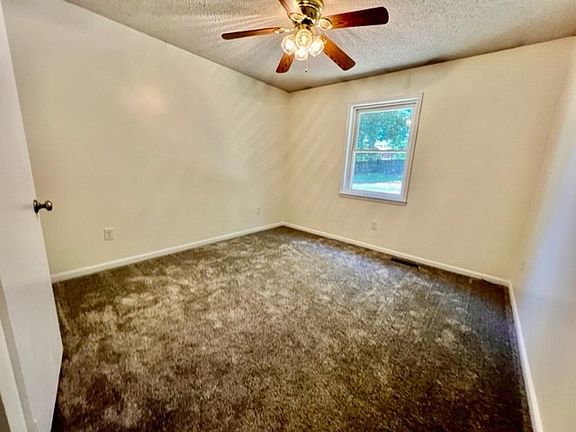 5th image of 963 Arrowhead Dr