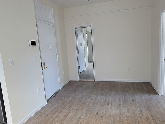 4th image of 3174 35th St APT 2R