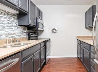 524 Laurel Lake Rd APT 5, Mequon, WI 53092